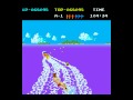 partida completa de este genial arcade de la irem corp del ao 1983. en la decada del 80 eran muy comunes los juegos de sky acuatico desarrollados no solo para salones de maquinas si no tambien para ocupar su lugar en centros turisticos y salas de estar en los hoteles cerca del mar. este juego destaca claramente por su perfecto control (1 boton de acelerar 1 de truco) su perspectiva,sus fantasticos graficos y tambien por su bonita protagonista,una de las primeras en toda la larga historia de los videojuegos. el juego se compone de 3 clases de prueba y 2 etapas de bonus,cada clase de prueba esta dividida en 2 etapas principal y secundaria de 6 checkpoints cada una: clase b (1y2) bonus de rampa clase a (1y2) bonus de slalom clase maestra (1y2) el juego consiste en superar cada una de las pruebas en un tiempo determinado,para ello debemos esquivar todos los obstaculos como las rocas que sobresalen y tener cuidado con las boyas y rampas mal tomadas,si fallamos debemos continuar desde el ultimo checkpoint y con menos tiempo,al acabarse el tiempo game over y no hay continuacion. en ciertos lugares tambien aparecen tiburones pero si sos comida de uno de estos no hace falta aclarar que tampoco hay continuacion! el sistema de scoring es muy simple se suma el tiempo ganado al final de cada etapa,o andando de espaldas durante el trayecto,tambien se suman puntos pasando entre las boyas o saltando rampas que aparecen esporadicamente,las etapas de bonus son una jugosa fuente de puntaje  ... 